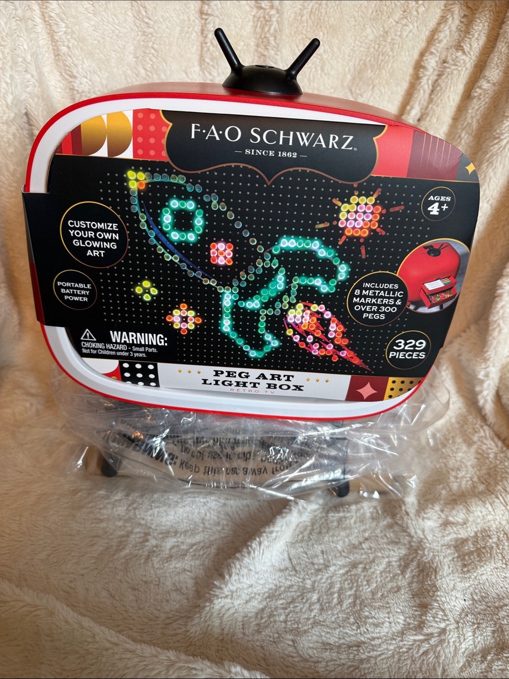 FAO Schwarz Peg Art Light Box Retro TV Red 329 Piece LED Glowing Art Station NEW